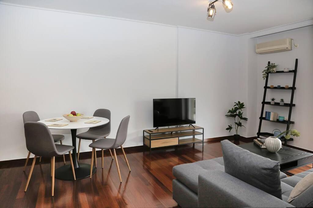 Charming Apartment Near Center Афины Экстерьер фото
