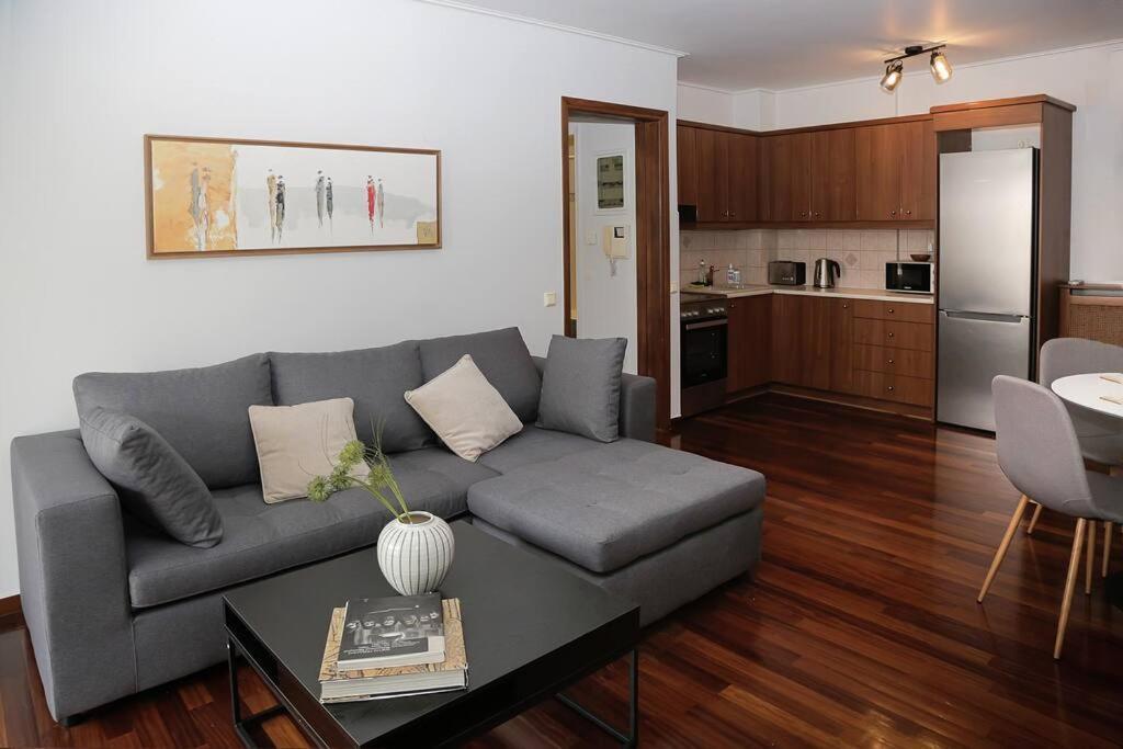 Charming Apartment Near Center Афины Экстерьер фото
