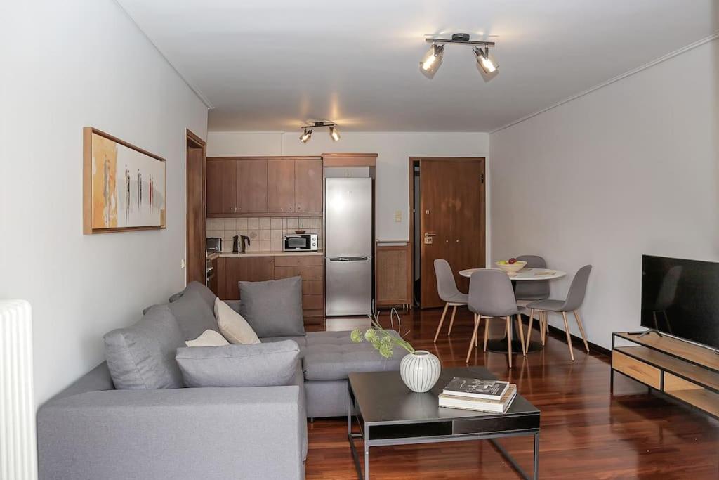 Charming Apartment Near Center Афины Экстерьер фото