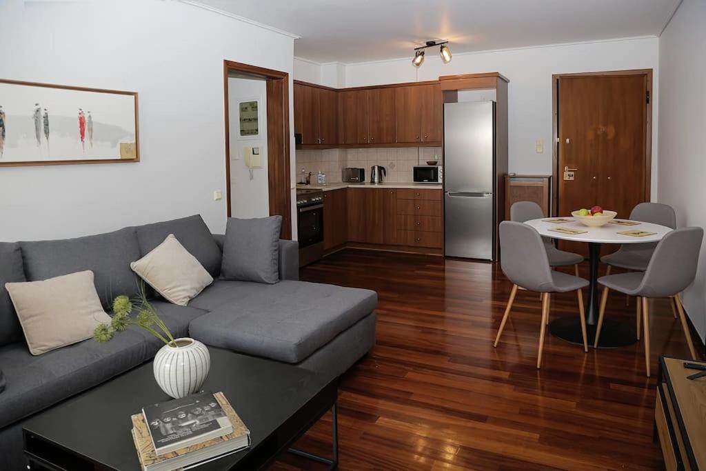 Charming Apartment Near Center Афины Экстерьер фото